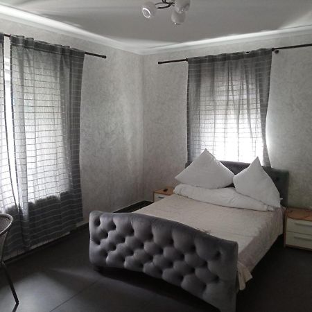 Хостел Cataleya Caffee Рэдэуци Экстерьер фото